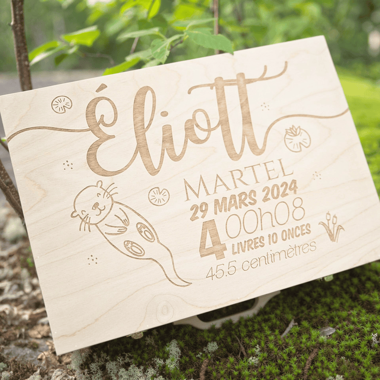 La valise de naissance fabriquée en bois et gravée et assemblée de façon artisanale au Québec