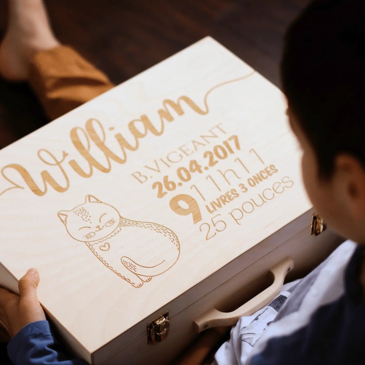 Souvenirs du Hangar, Valise de souvenirs de naissance en bois de fabrication artisanale québécoise et personnalisable avec une illustration d'un animal