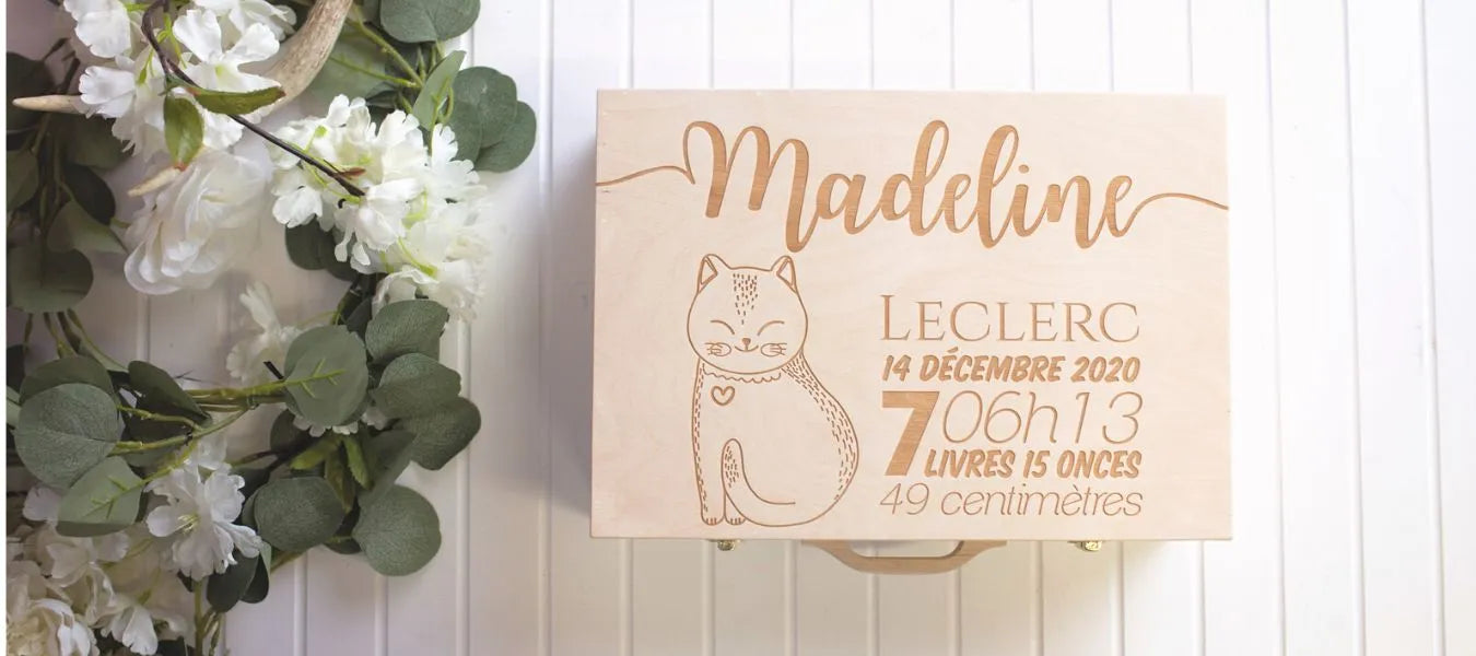 Souvenirs du Hangar, Valise de souvenirs de naissance en bois de fabrication artisanale québécoise et personnalisable avec une illustration d'un animal