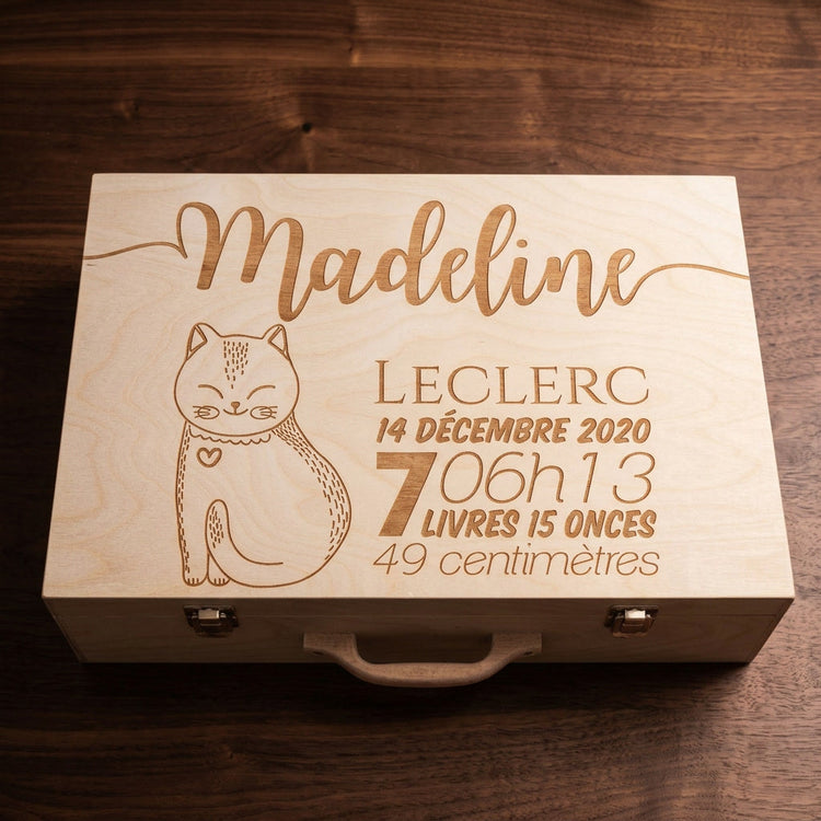 Les valises de souvenirs personnalisables en bois gravées et assemblées de façon artisanale au Québec