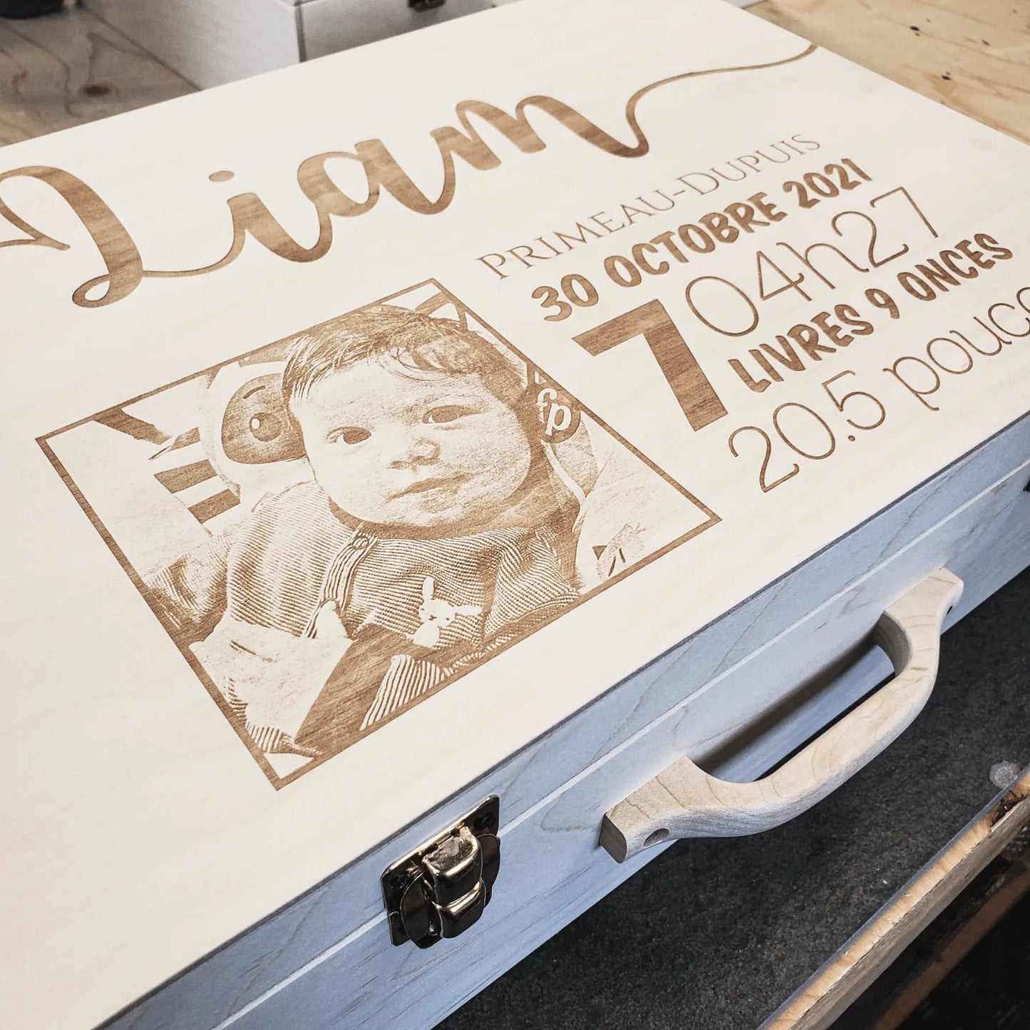 Valise de naissance en bois  Gravure de photographie personnalisée –  Souvenirs du hangar